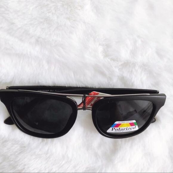 Ashe Matte Black Polarized Sunglasses - Picture 3 of 11